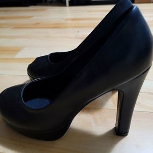 TORRID black heart peep toe platform heel